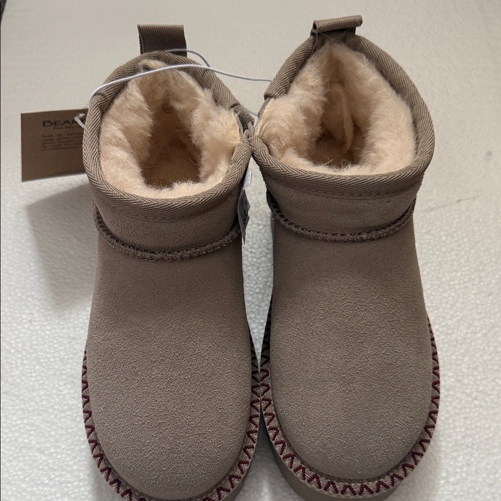 Dearfoams Tan Kids Slippers